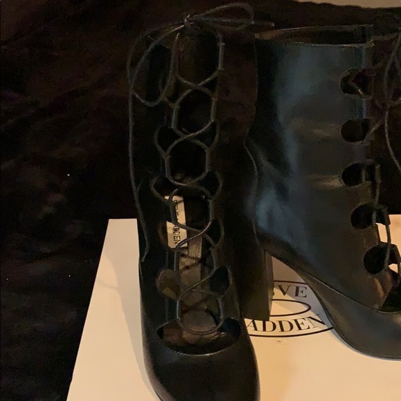 REXEY Lace Up Bootie - Picture 5 of 5